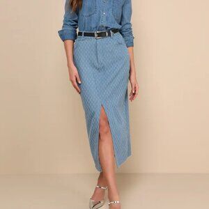 Lulu’s Light Wash Denim Textured Raw Hem Midi Skirt/NWT/L